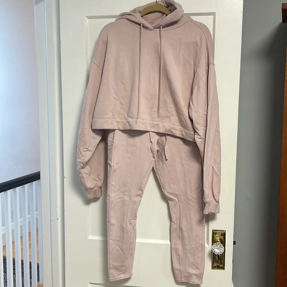ALO Yoga pale pink set - cropped hoodie (M) and leggings (L) - Picture 1 of 8